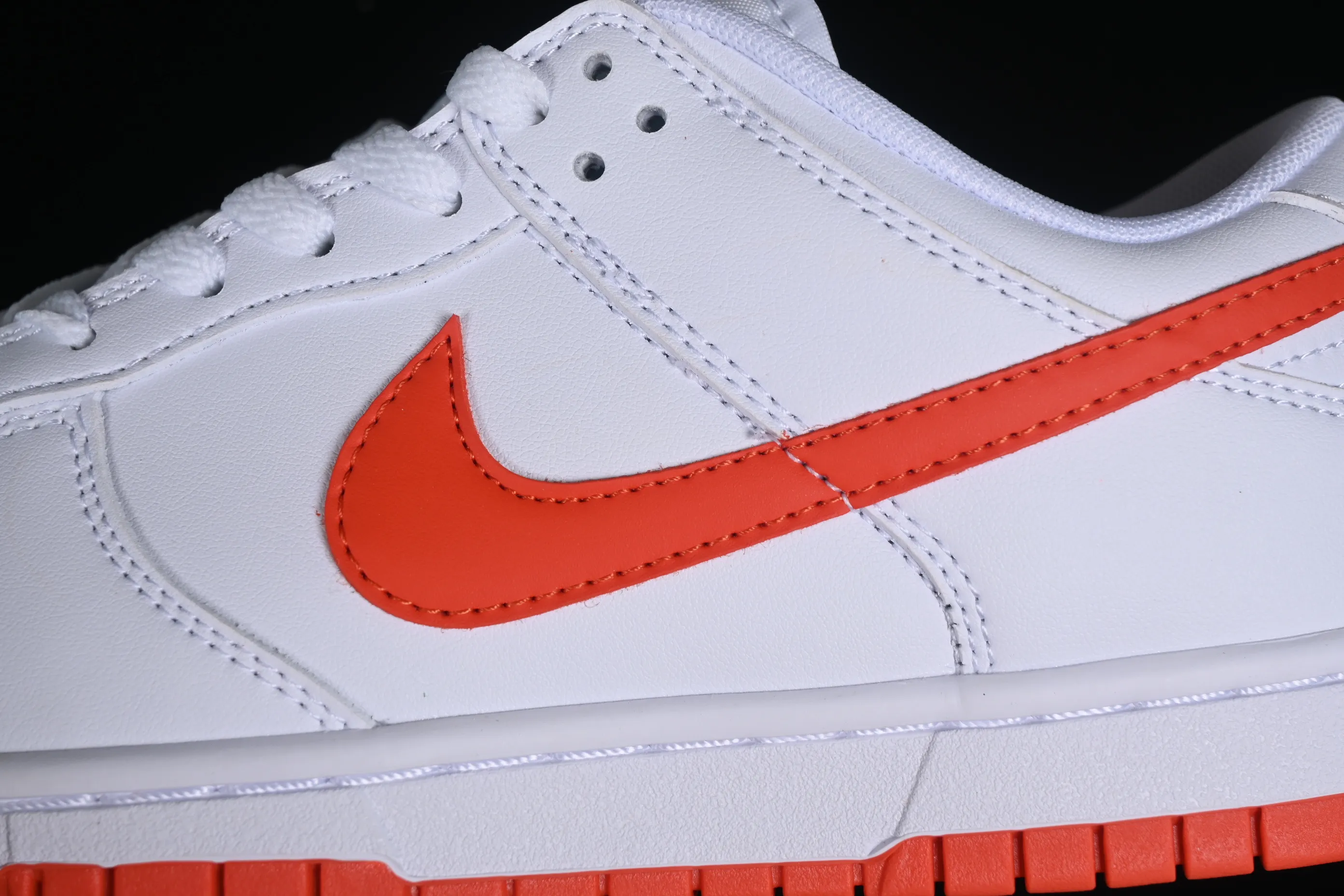 All categories Nk SB Dunk series Nk SB Dunk Low low-top sneakers Nk SB Dunk Low white and orange color low-top casual sports skateboard shoes DV0831-103